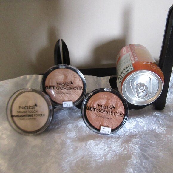 Any 3 for $38.00 Powder Bronzer or Highlighter -No Less - Picture 5 of 7